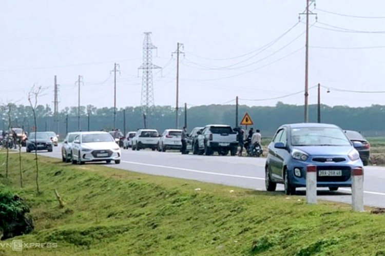 Đất nền tỉnh vẫn cứ “bỏng tay”